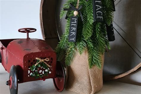 Easy Wooden Farmhouse Christmas Ornaments Raggedy Bits