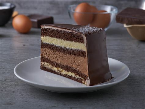 In this video, i'm eating chocolate indulgence cake from secret recipe! Secret Recipe Cake Promotion 2019