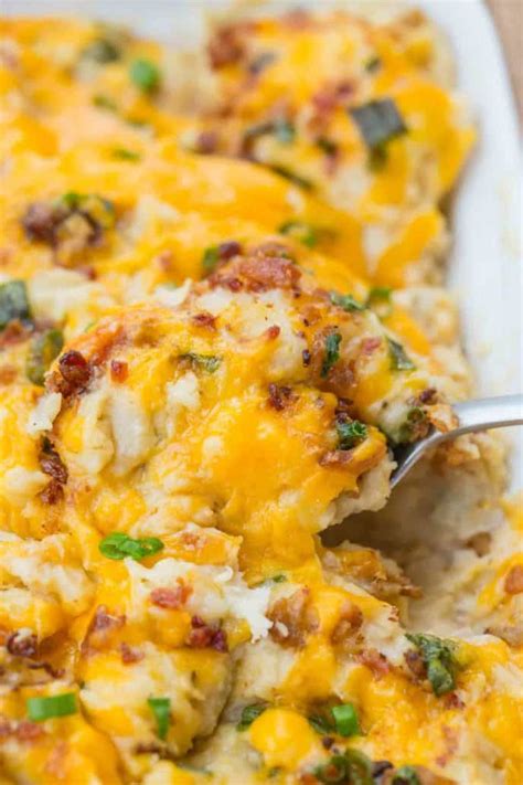 Combine the mashed potatoes and milk in a large bowl. Longhorn Steakhouse Loaded Mashed Potatoes Recipe | Besto Blog