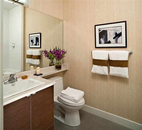 Easy rustic decor idea for guest bathroom diy. Guest Bathroom Ideas | Guest Bathroom Decorating Ideas ...