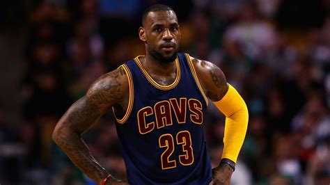 Lebron james ретвитнул(а) tom brady. LeBron James Is Standing In Front Of Blur Crowd Background Wearing Blue Sports Dress Basketball ...