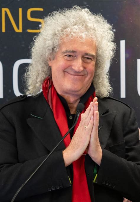 Founding member of queen, may is frequently cited as one of the worlds greatest guitarists. Brian May ha sufrido un ataque al corazón
