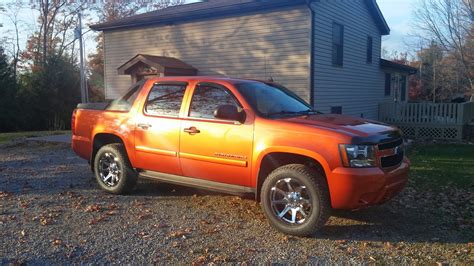 08 Avalanche With Level Kit 20 Wheels And 33 Tires