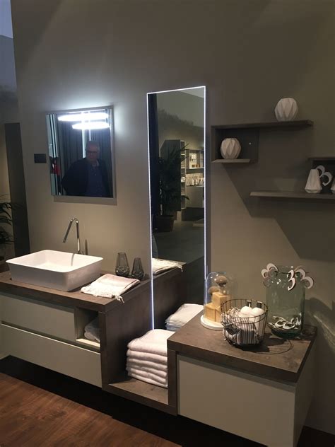 Reorganize your walls with these stylish. 20 Towel Display Ideas for Contemporary Bathrooms