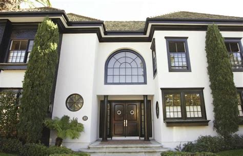 Green has an alluring effect on most people and can be an earthy type of look. Stucco Home Style | White stucco house, Stucco homes ...