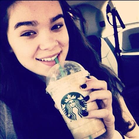 Hailee Steinfeld Petra Stopped By Starbucks On Her Way To The Enders