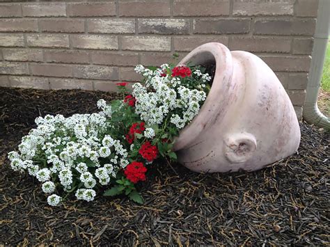 15 Spilled Flower Pots That Turn Your Flowers Into Streams Of Paint