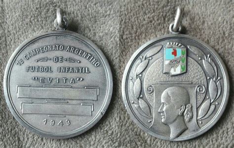 Medalla De Plata De Fútbol Campeonatos Evita Año 1949 4800 Medalla De Plata Medallas Plata