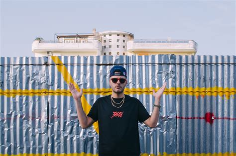 Are you going to a 90's hiphop costume party? Il rap di Napoli arriva alla Paris Hip Hop Fashion Week ...