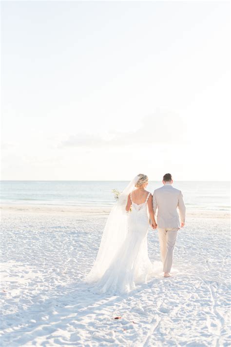 Wedding parties will find event spaces that can be customized to fit wedding colors and themes. Luxury Sarasota Beach Wedding | Samantha Webber Photography
