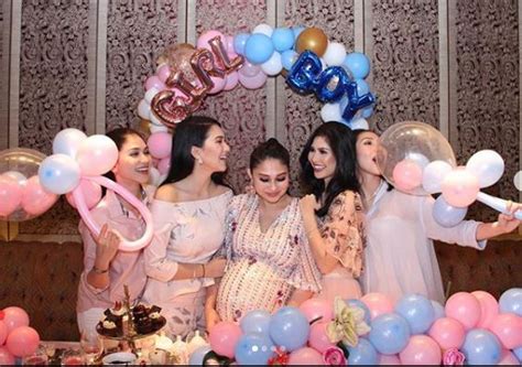 Sebelum terjun ke perkawinan, cari tahu dulu ada apa di dalamnya. Untung Miliki Semua Anak Perempuan, Ini Istimewanya Yang ...