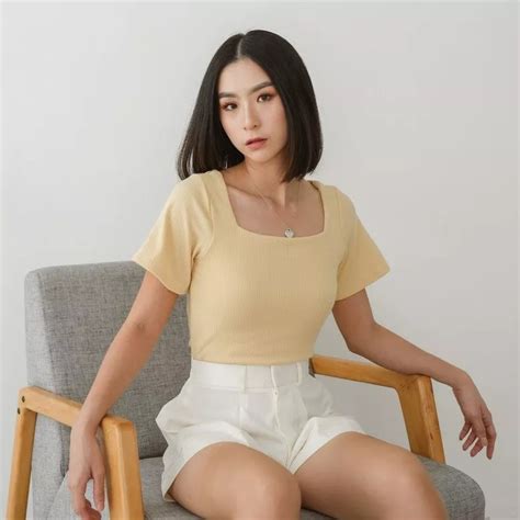 tavia the label suzy top square top crop top on carousell