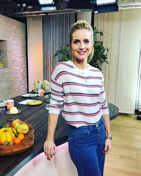 Mich erinnert hier wirklich alles an ihn», sagte moderatorin susanna ohlen, die die morgenshow jahrelang zusammen mit hahn präsentiert hatte, am freitagmorgen. Susanna Ohlen - Lässiger Look: dank @caroline_biss 💙Jeans ...