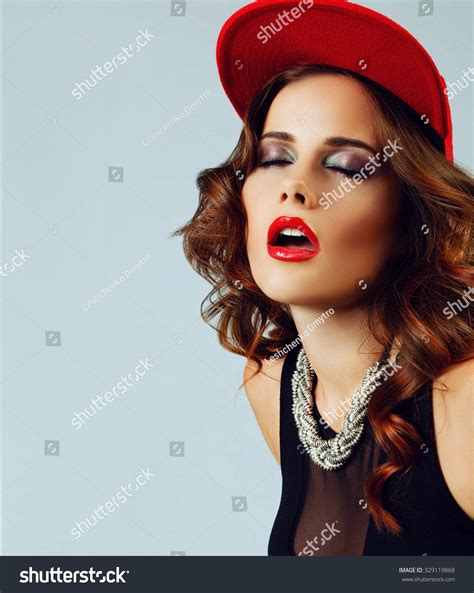 Young Sexy Girl Parted Lips Red Foto De Stock 329119868 Shutterstock