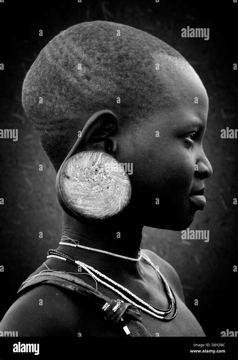 Schwarz Weiß Profil Portrait Eines Jungen Mädchens Der Mursi Stamm