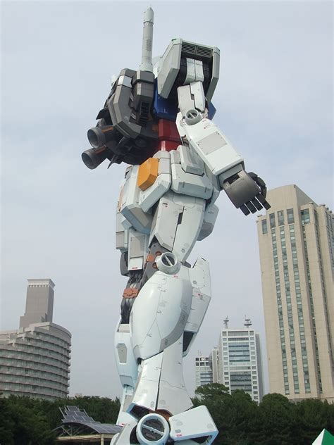 Giant Gundam Back