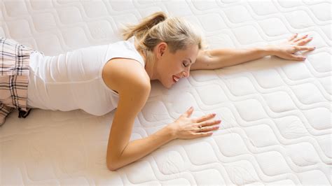 choosing the right mattress for the best night s sleep trouble sleeping