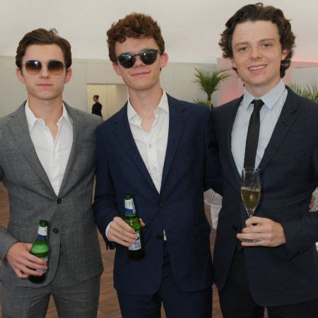 Tom holland's height is 5ft 7in (170 cm). Sam Holland Birthday, Full Name, Age, Height, Brothers ...