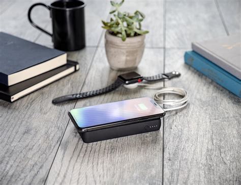 Mophie Charge Stream Powerstation Wireless Xl Has A Lightning Connector