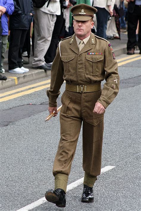 British Army Uniform British Uniforms British Soldier Men In Uniform