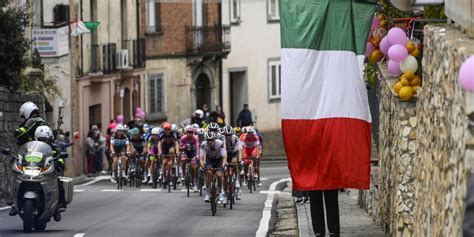 May 16, 2021 · sun 16 may 2021 12.14 edt last modified on mon 17 may 2021 06.25 edt egan bernal stormed to victory on the ninth stage of the giro d'italia to take the leader's pink jersey. Giro d'Italia 2021, la classifica big: Egan Bernal ...