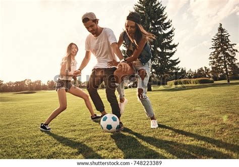 49561 Soccer Friends Playing Images Stock Photos And Vectors Shutterstock