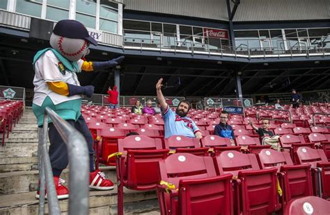 Noon Game Food Fun At The Ballpark For Cedar Rapids Kernels Fans The