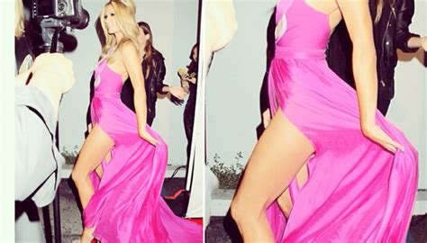 Paris Hilton mostra demais em comemoração de aniversário RedeTV TV