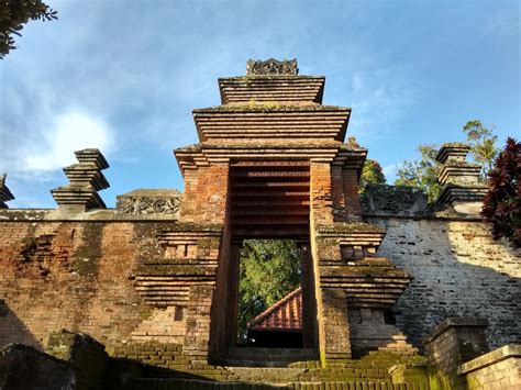 Pada akhirnya, inggris datang dan kekaisaran mughal bubar pada tahun 1858 setelah kalah perang dengan inggris. Kerajaan Islam di Jawa; Kerajaan Mataram Islam | Good News ...