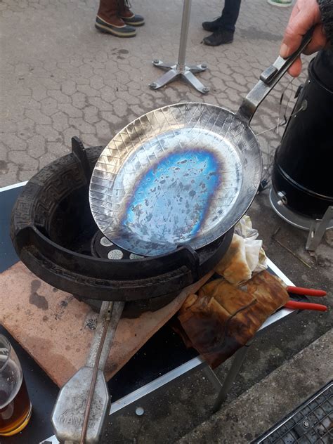 Anders als beschichtete pfannen müssen schmiedeeiserne pfannen oder bräter vor dem ersten eisenpfannen einbrennen: Bilder OT Solling 2019 | Seite 8 | Grillforum und BBQ ...