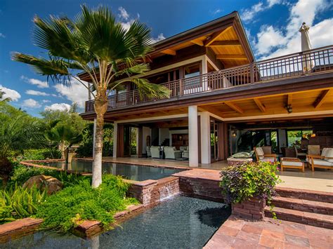 An Open And Airy Abode On One Of Hawaiis Most Beautiful Beaches
