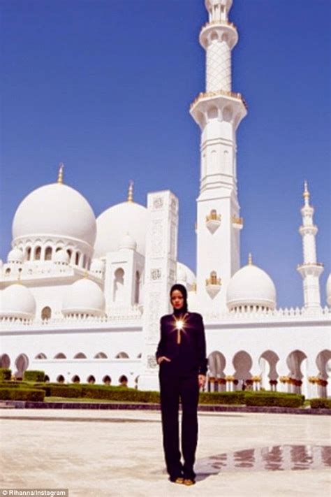 Rihanna Kicked Out Of Famed Abu Dhabi Mosque Over Racy Photos