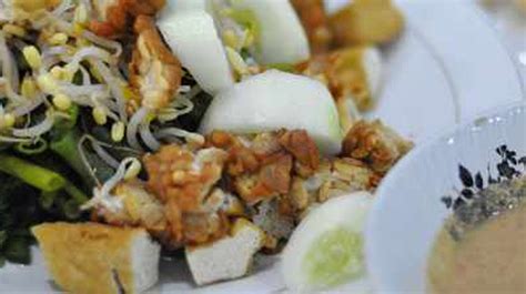 Jakarta is definitely a paradise filled with chinese food! The Best Street Food In Jakarta, Indonesia