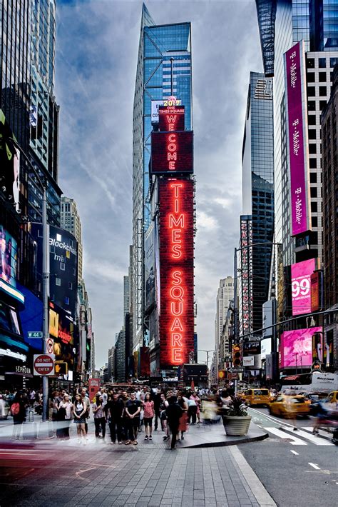 Samsung Installs Momentous New Led Displays In The Heart Of New Yorks