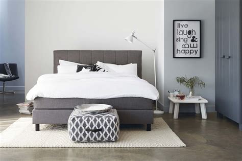 Warna cat rumah minimalis antara lain kombinasi warna abu lilac, warna biru muda, kombinasi warna biru klasik sesuai apabila diterapkan untuk cat kamar tidur kalian. 5 Inspirasi Warna Cat Abu-abu Ruang Kamar Tidur - INOVASI ...