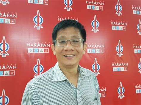 Julian tan kok ping (陈国彬) malezyalı politikacı. Former MP: GPS, SUPP responsible for Sarawak, Sabah status ...