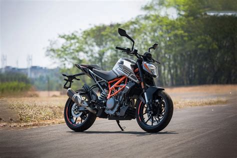 I bought mine for 2.57 onroad. KTM 250 Duke BS6 Price, Images, Mileage, Specs & Features