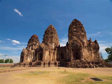 Phra Prang Sam Yot Temple In Lopburi Thailand Khmer Empire 13th Century [2000x1500] R