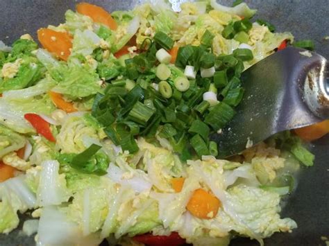 Oleh karena itu, walau sekilah masakan ini terlihat sederhana, namun sarat dengan vitamin. Tumis Sawi Putih Wortel dan Telur Menu Praktis dan ...