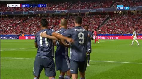 Robert lewandowski wreszcie trafił w bundeslidze. Liga Mistrzów: Pewny triumf Bayernu Monachium. Gol ...