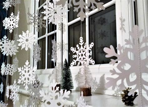 Vector white paper christmas snowflakes. White Christmas snowflake Garland Christmas Decorations Xmas