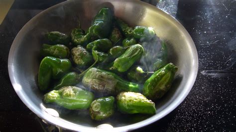 Search on the map, share any place, find your location, ruler for distance measuring, weather hotels, bars, coffee, banks, gas stations and more on the map of padrones. Pimientos de Padrones