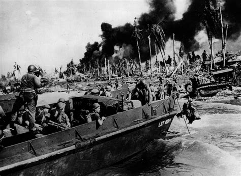 Tetapi setelah melalui konflik politik tanpa akhir, pada tanggal 21 juli 1947, pihak tentara pendatang belanda telah melakukan perang terhadap republik. Melihat Kembali Perjuangan Rakyat Indonesia Merebut ...