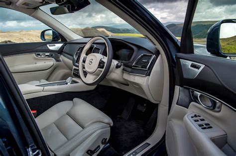 A single rotary dial that controls the stereo volume and a few. Volvo XC90 T6 Inscription AWD | Eurekar