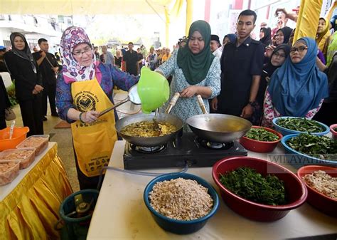 Bubur lambuk merupakan hidangan rasmi di bulan puasa. Resepi Istimewa Bubur Lambuk Dari Air Tangan Raja ...