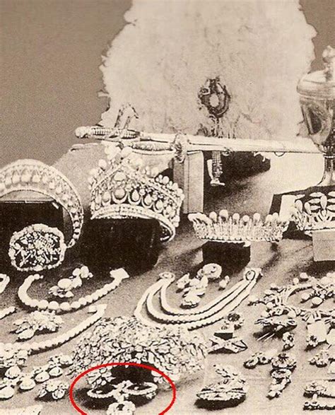 Romanov Emerald Brooch Crown Jewels Royal Jewels Royal Crown Jewels