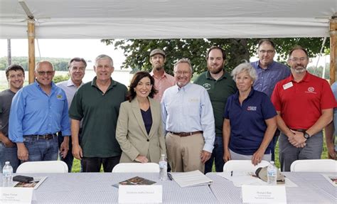 Photos Governor Hochul Visits Mapleview Dairy As Part Of Statewide
