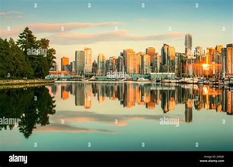Vancouver Skyline Wolkenkratzer Fotos Und Bildmaterial In Hoher
