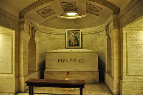 Orbis Catholicus Secundus Tomb Of Venerable Pius Xii In The Vatican