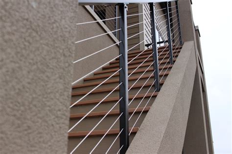 Cable railing is perfect if you want a clean, modern look or don't want your fence to obscure a view. Modern stainless steel cable deck railing | Cable railing deck